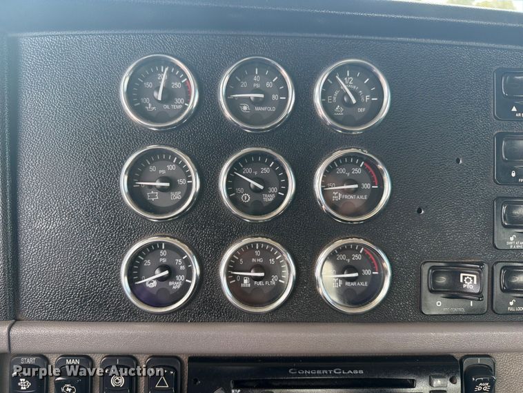 image for item FB5053 2012 Peterbilt 388 semi truck