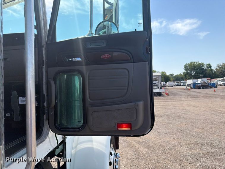 image for item FB5053 2012 Peterbilt 388 semi truck