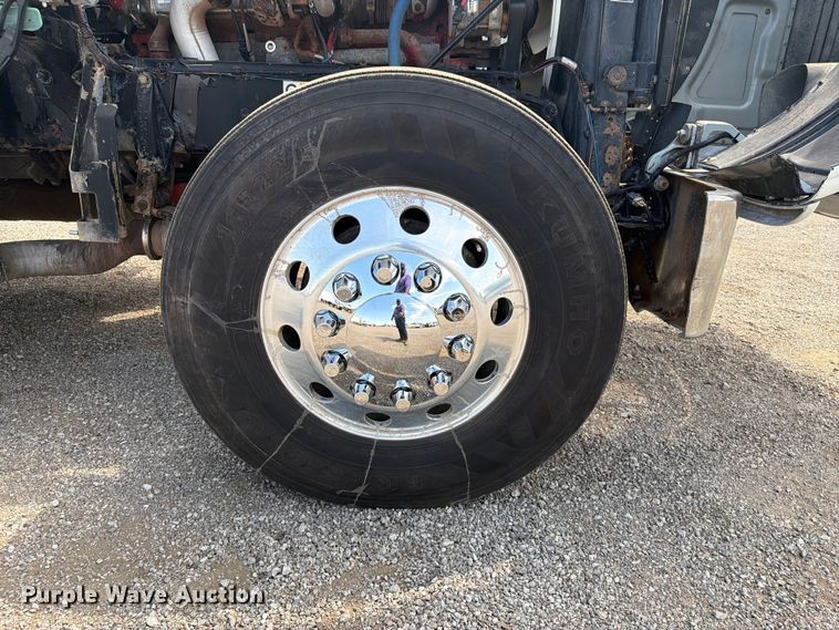 image for item FB5053 2012 Peterbilt 388 semi truck