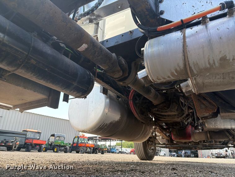 image for item FB5053 2012 Peterbilt 388 semi truck