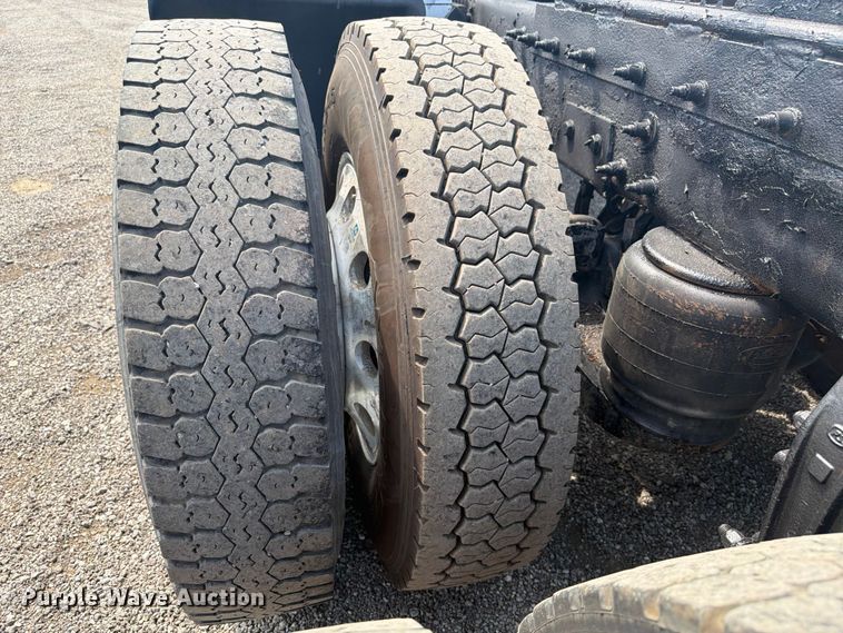 image for item FB5053 2012 Peterbilt 388 semi truck