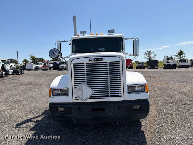 image for item FB5065 2000 Freightliner FLD120 semi truck