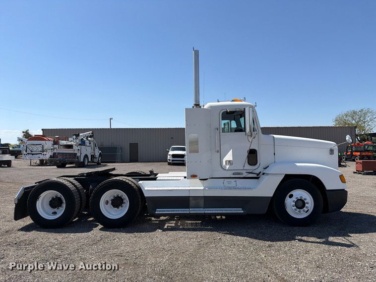 image for item FB5065 2000 Freightliner FLD120 semi truck