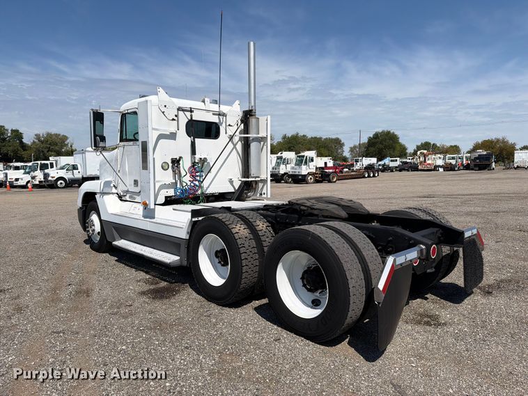image for item FB5065 2000 Freightliner FLD120 semi truck