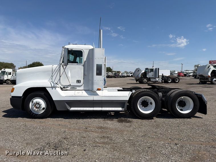 image for item FB5065 2000 Freightliner FLD120 semi truck