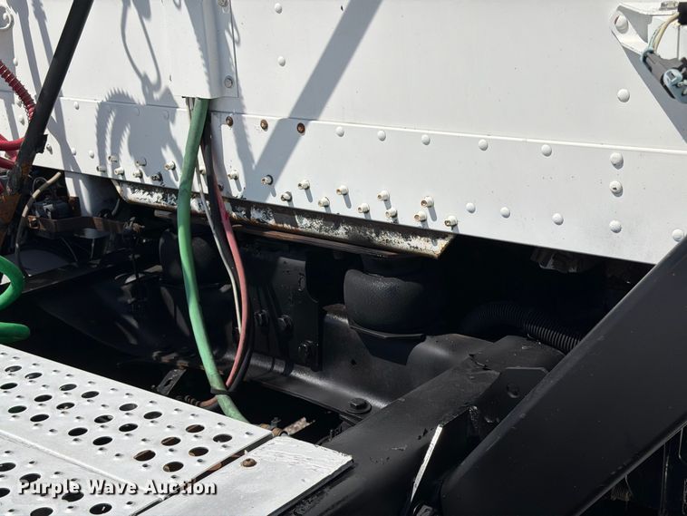 image for item FB5065 2000 Freightliner FLD120 semi truck