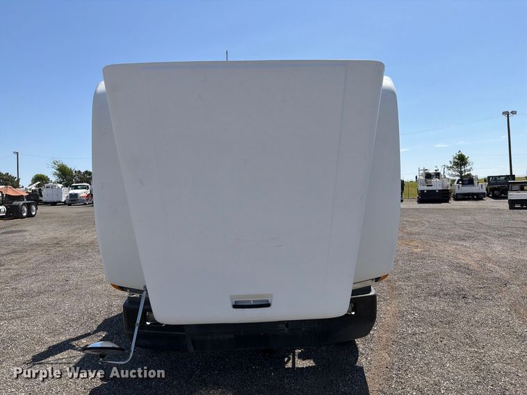 image for item FB5065 2000 Freightliner FLD120 semi truck