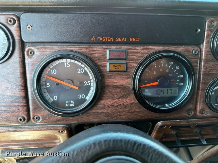 image for item FB5065 2000 Freightliner FLD120 semi truck