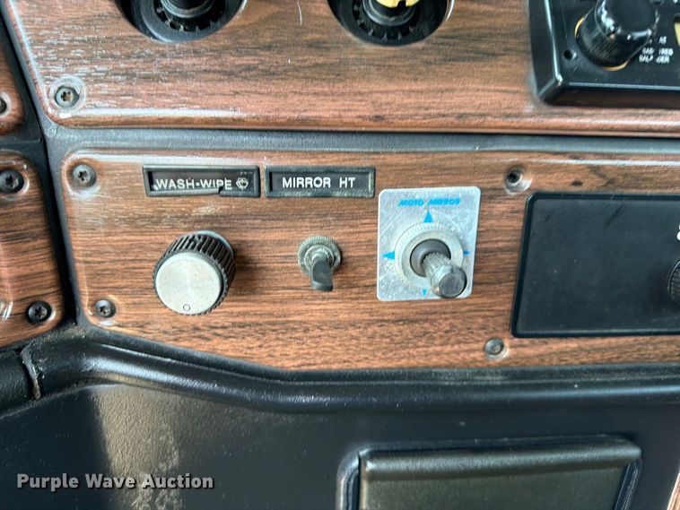 image for item FB5065 2000 Freightliner FLD120 semi truck