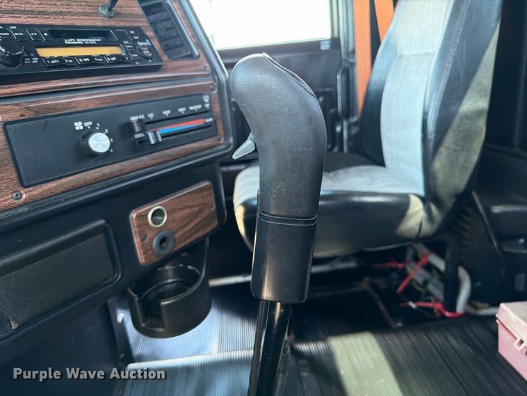 image for item FB5065 2000 Freightliner FLD120 semi truck
