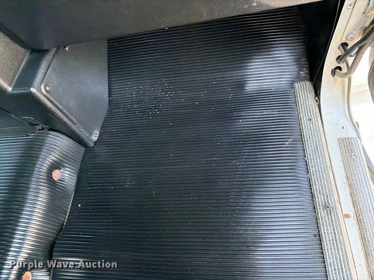 image for item FB5065 2000 Freightliner FLD120 semi truck