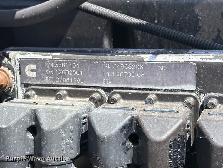 image for item FB5065 2000 Freightliner FLD120 semi truck
