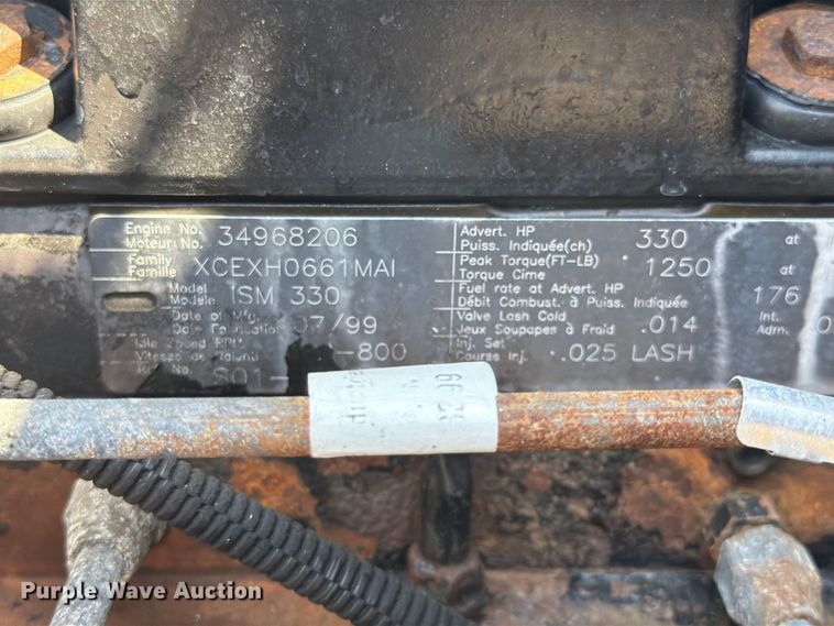 image for item FB5065 2000 Freightliner FLD120 semi truck