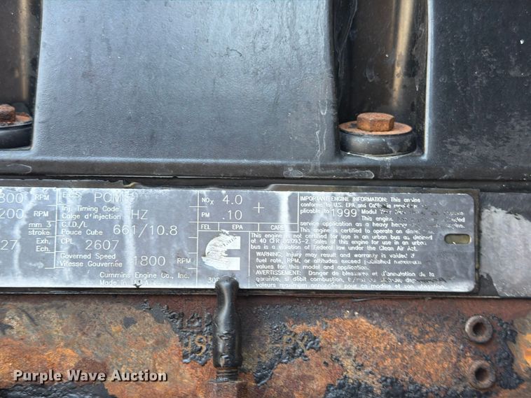 image for item FB5065 2000 Freightliner FLD120 semi truck