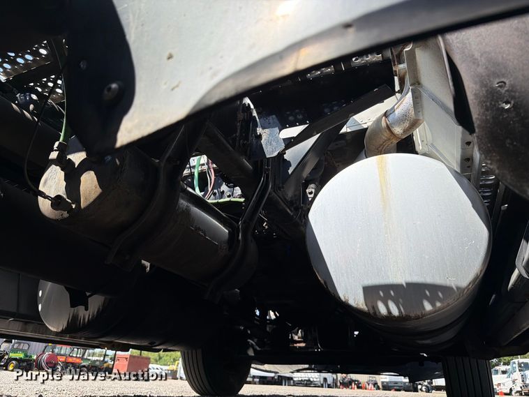 image for item FB5065 2000 Freightliner FLD120 semi truck