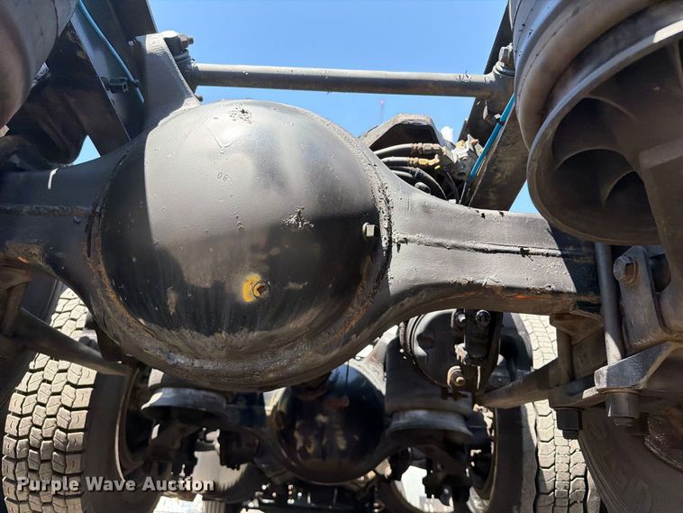 image for item FB5065 2000 Freightliner FLD120 semi truck