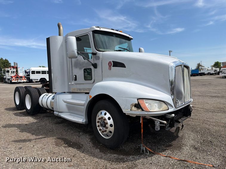 image for item FB5069 2013 Kenworth T660 semi truck