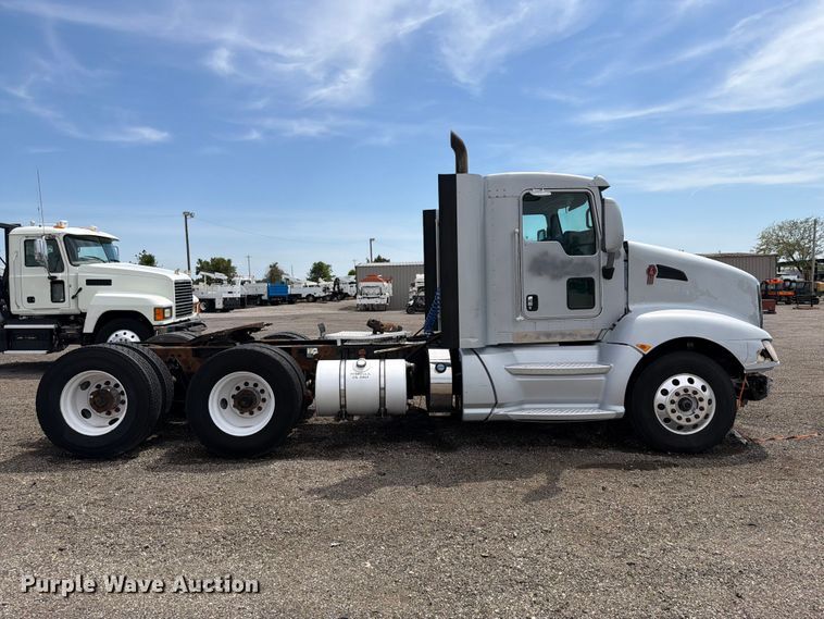 image for item FB5069 2013 Kenworth T660 semi truck