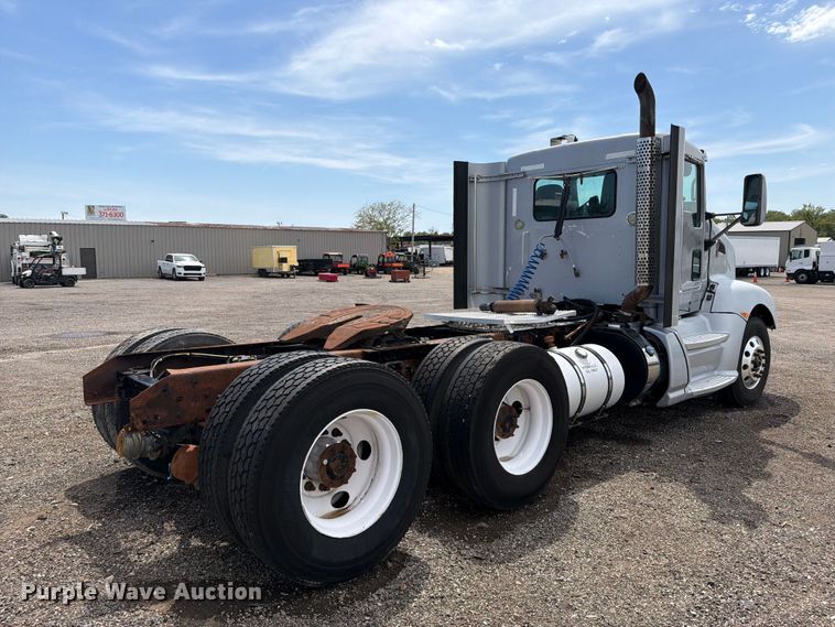 image for item FB5069 2013 Kenworth T660 semi truck