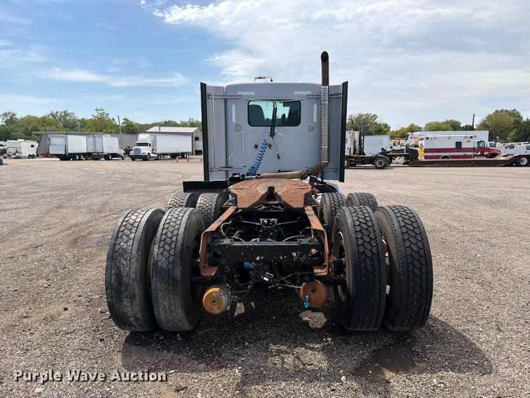 image for item FB5069 2013 Kenworth T660 semi truck
