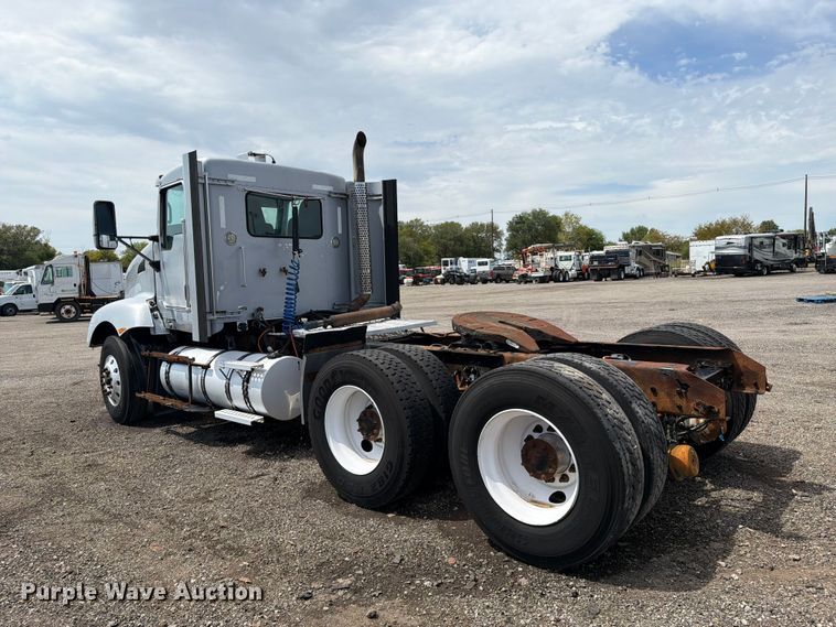image for item FB5069 2013 Kenworth T660 semi truck