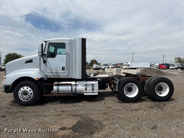 image for item FB5069 2013 Kenworth T660 semi truck