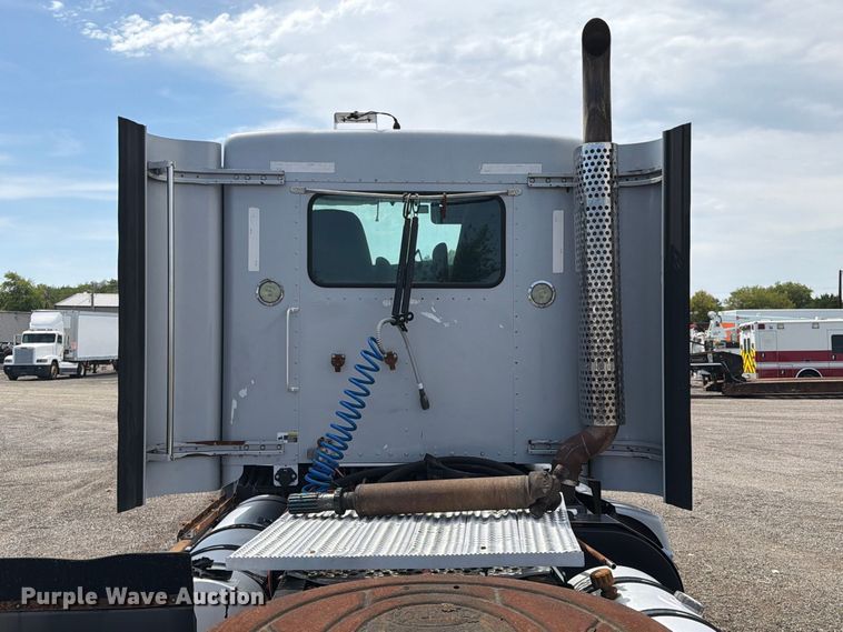 image for item FB5069 2013 Kenworth T660 semi truck