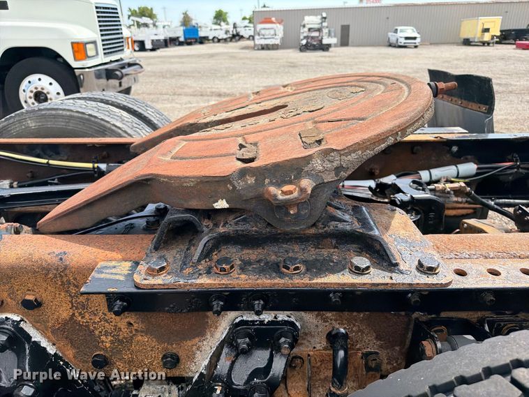 image for item FB5069 2013 Kenworth T660 semi truck