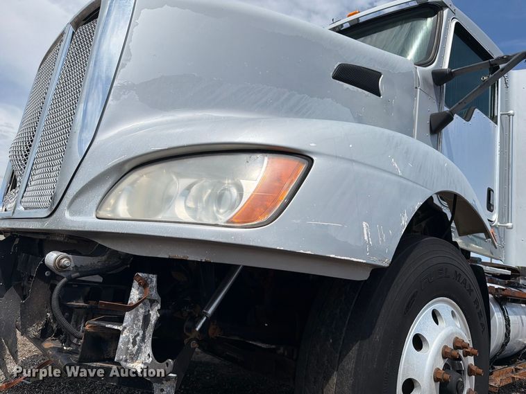 image for item FB5069 2013 Kenworth T660 semi truck