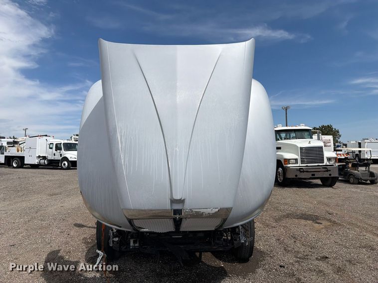 image for item FB5069 2013 Kenworth T660 semi truck