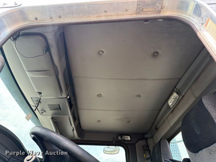 image for item FB5069 2013 Kenworth T660 semi truck