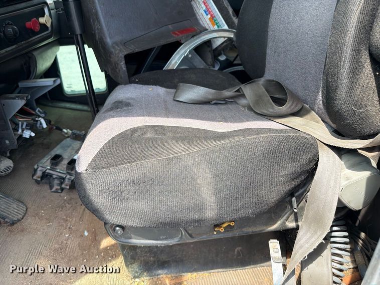 image for item FB5069 2013 Kenworth T660 semi truck