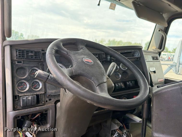 image for item FB5069 2013 Kenworth T660 semi truck