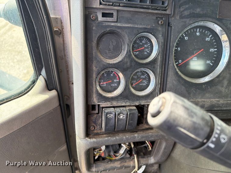 image for item FB5069 2013 Kenworth T660 semi truck
