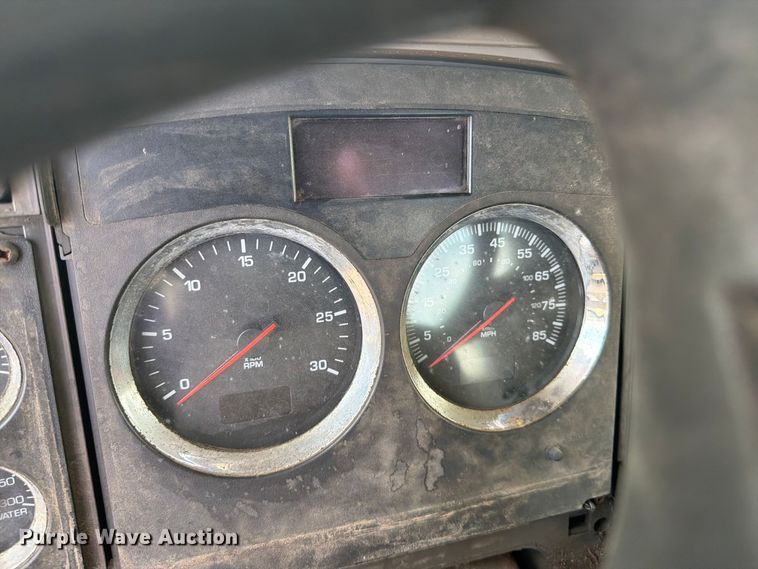 image for item FB5069 2013 Kenworth T660 semi truck