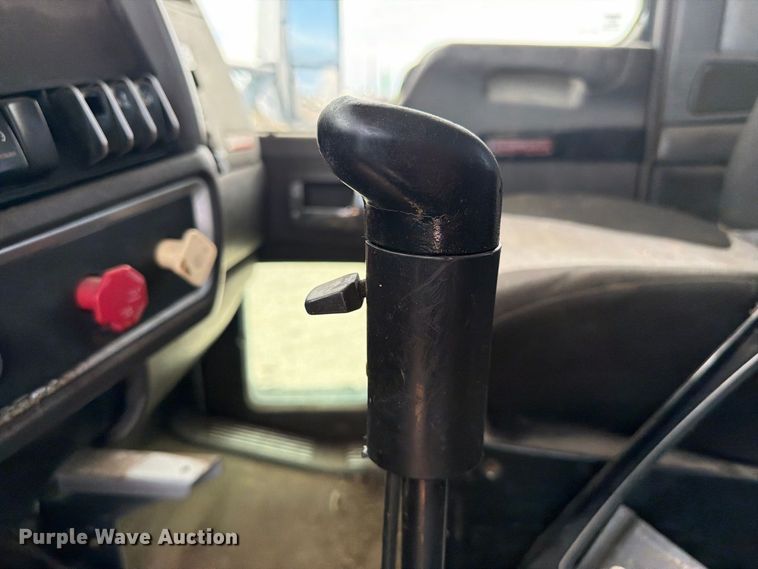 image for item FB5069 2013 Kenworth T660 semi truck