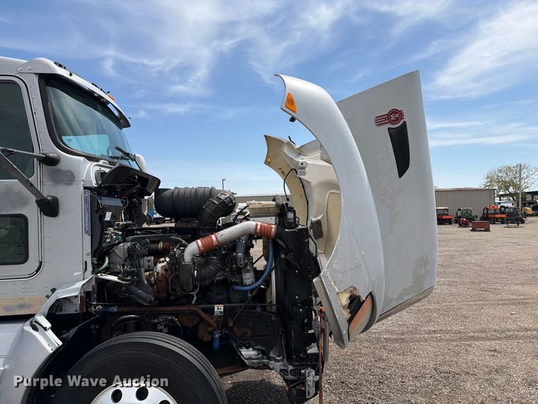 image for item FB5069 2013 Kenworth T660 semi truck