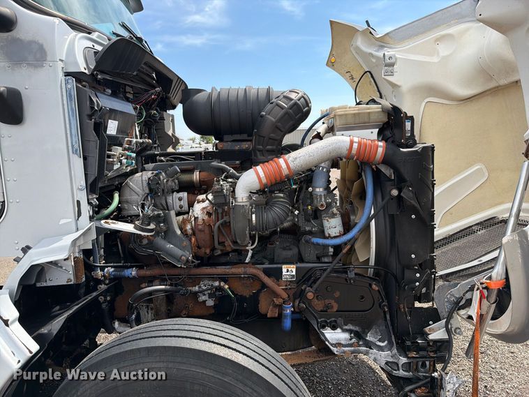 image for item FB5069 2013 Kenworth T660 semi truck
