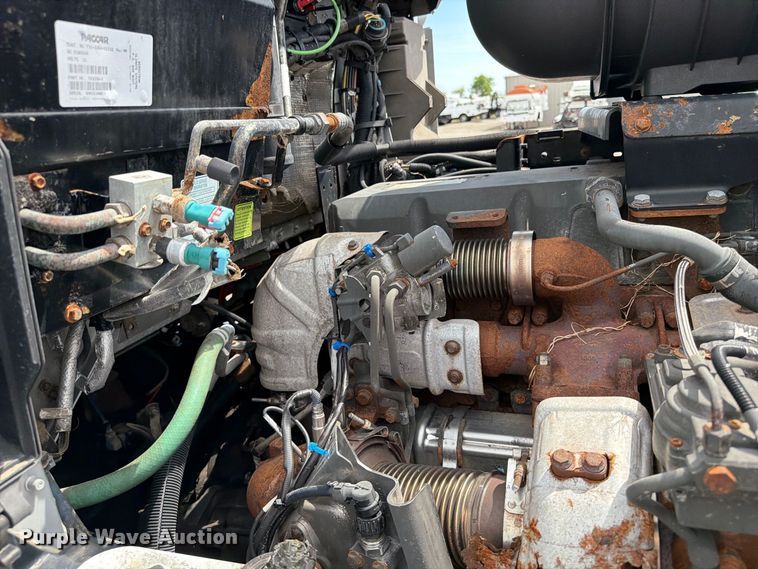 image for item FB5069 2013 Kenworth T660 semi truck