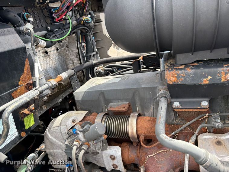 image for item FB5069 2013 Kenworth T660 semi truck