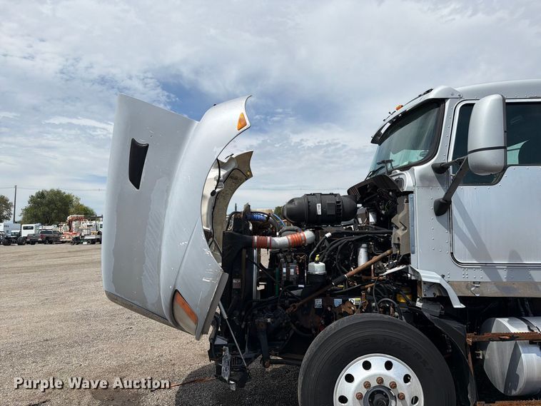 image for item FB5069 2013 Kenworth T660 semi truck