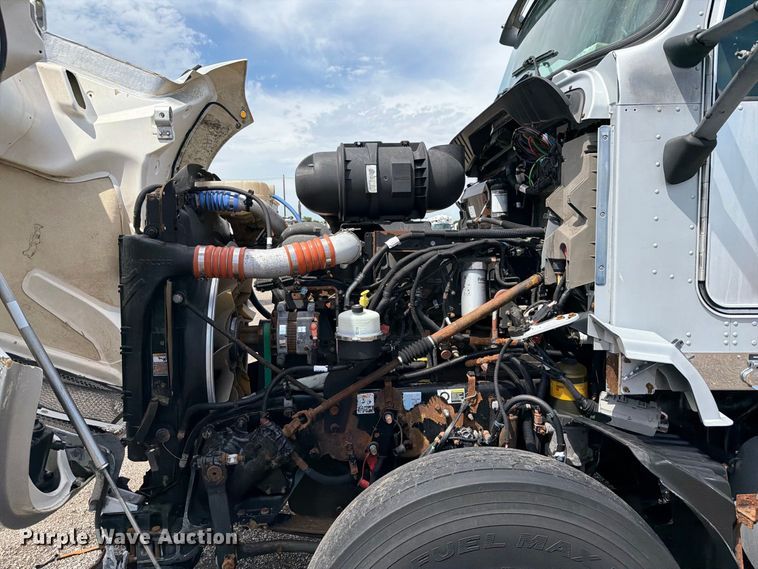 image for item FB5069 2013 Kenworth T660 semi truck