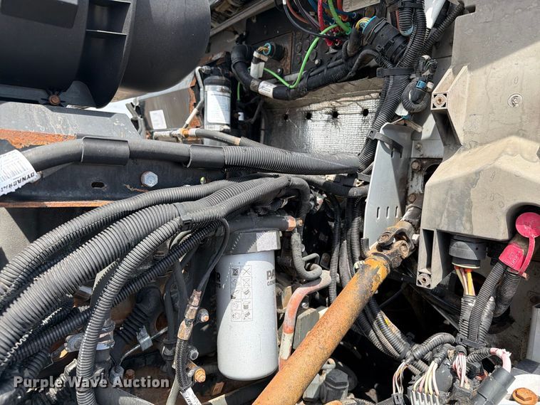 image for item FB5069 2013 Kenworth T660 semi truck