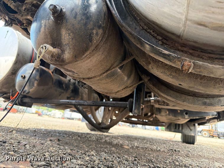 image for item FB5069 2013 Kenworth T660 semi truck