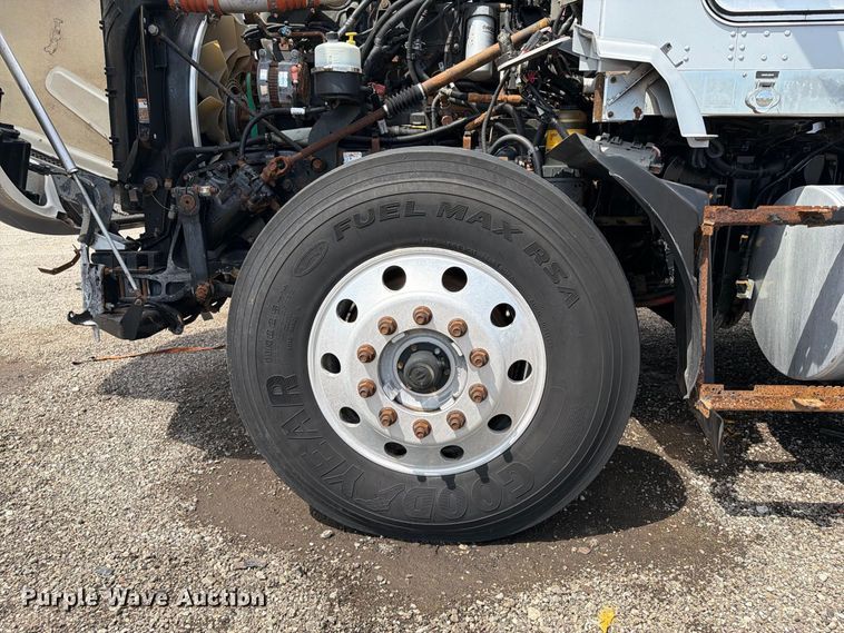 image for item FB5069 2013 Kenworth T660 semi truck