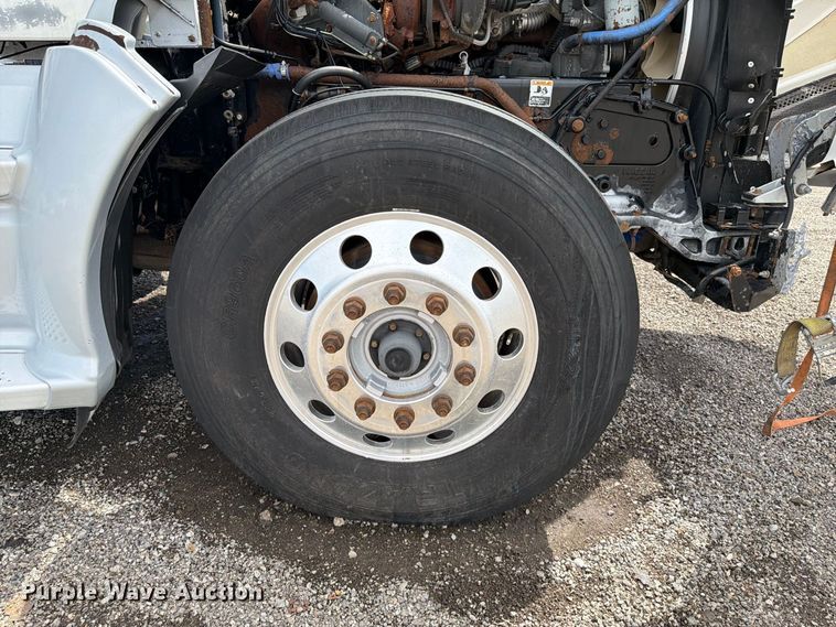 image for item FB5069 2013 Kenworth T660 semi truck