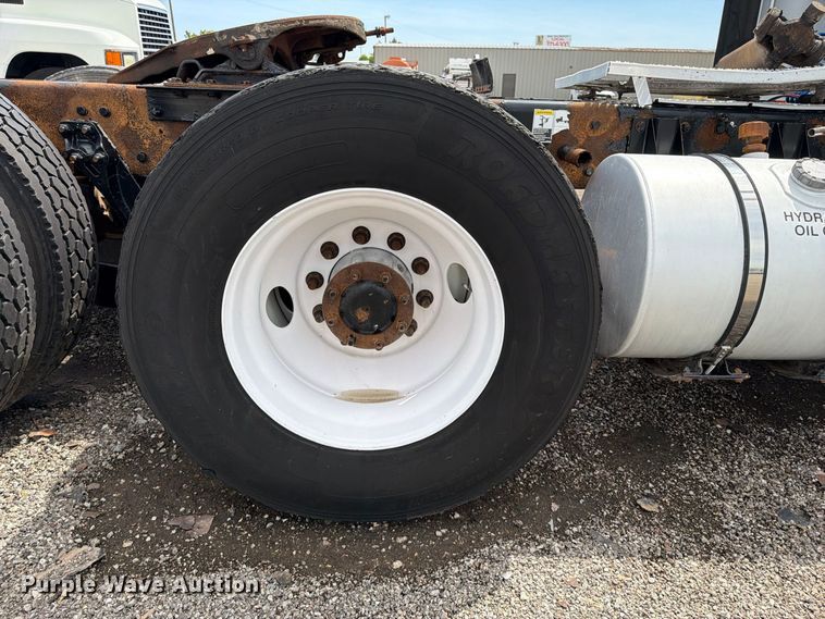 image for item FB5069 2013 Kenworth T660 semi truck