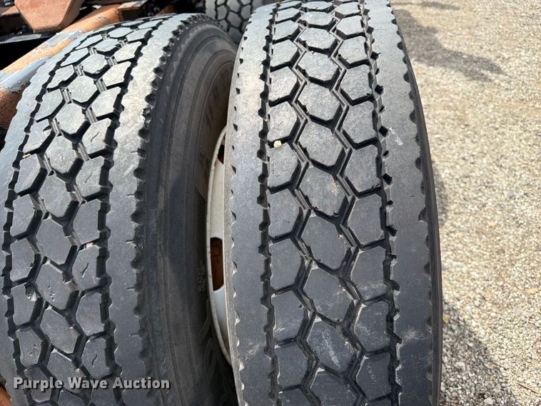 image for item FB5069 2013 Kenworth T660 semi truck