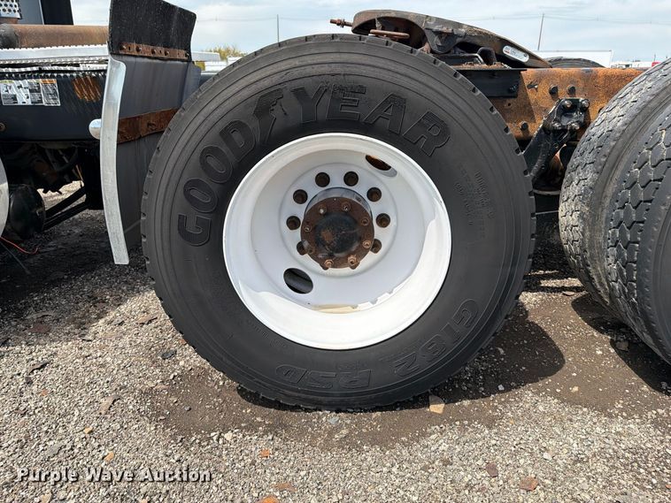 image for item FB5069 2013 Kenworth T660 semi truck