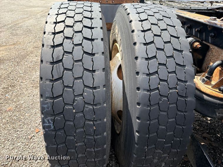 image for item FB5069 2013 Kenworth T660 semi truck